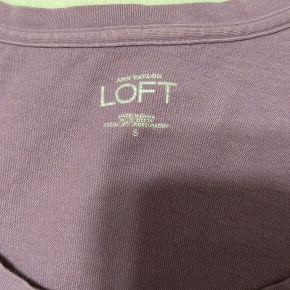 Loft szS pretty purple cap sleeve flower detail and decorative stitching EUC - Picture 4 of 8